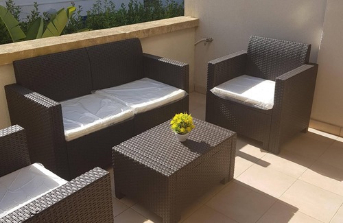 Santa Maria al Bagno Villa | Elegante villa en tres niveles más terraza con vista al mar.