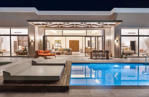 Soma Bay Villa | Elegant Villa with Jacuzzi, Swim-Up Pool, Garden, Full Kitchen & VIP Amenities