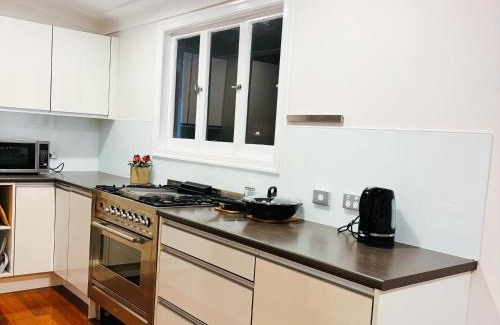 Kenmore Casa | Elegant Villa Near Shopping Mall