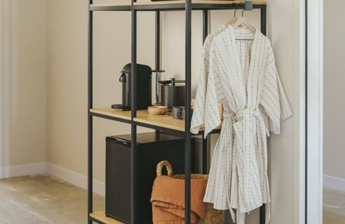 East Bank Hotel | Elevated Elegance: Experience Downtown Nashville! Near Broadway