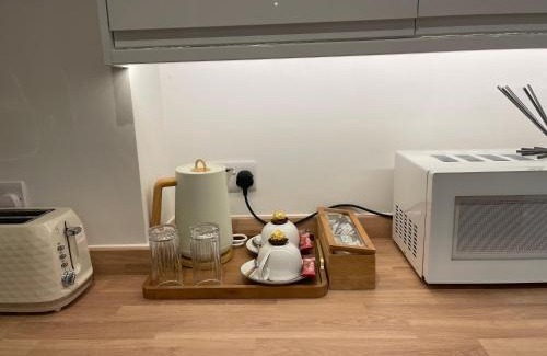 Bournemouth Apartamento | ELIM SUITE -Luxury Stylish 1bed Apartment - 7 Mins Drive to Beach, Free Parking Sleeps 2-3 people