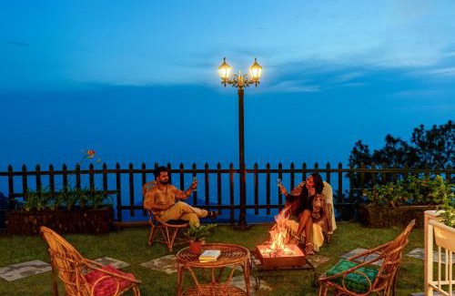 Kasauli Villa | ELIVAAS 4 BHK With Garden & Bonfire - Fleur De Lis