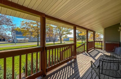 Lake Geneva Casa | Elkhorn 3 Bedroom 2 Bathroom Log Cabin Sleeps 8 - Lincoln Log Cabin