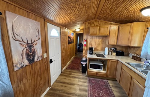 Belfield Cabina | Elkhorn Cabin Summary