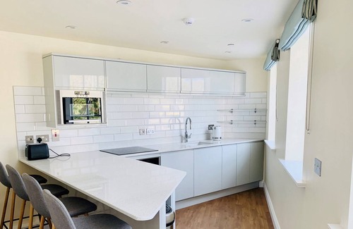 Castletown Cabaña | Ellan Vannin - sleeps 5 guests in 3 bedrooms