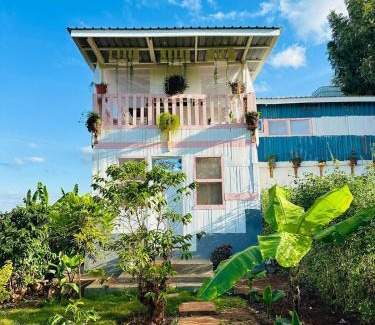 Ngelani Chalet De Esquí | Elmadel Coffee Gardens 4Bed Rustic Wooden House