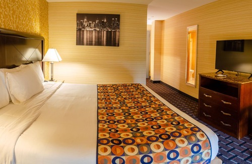 Queens Hotel | Elmhurst Hotel