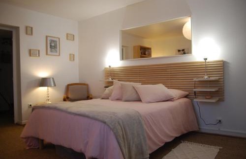 Montjean Apartamento | Ema Cottage