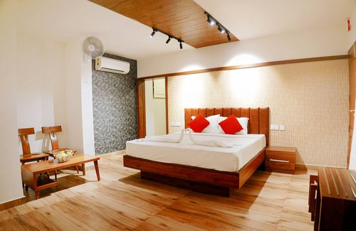 Pulamanthole Hotel | Emarald Ayurvedic Resort