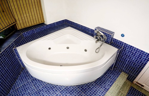 Pulamanthole Hotel | Emarald Ayurvedic Resort