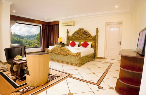 Pulamanthole Hotel | Emarald Ayurvedic Resort