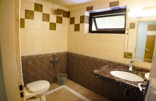 Pulamanthole Hotel | Emarald Ayurvedic Resort