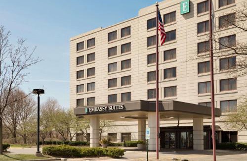 Deerfield Hotel | Embassy Suites by Hilton Chicago North Shore Deerfield