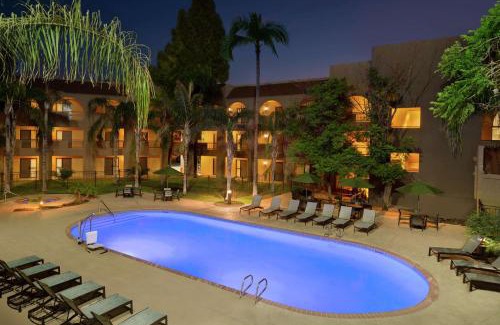 Tempe Hotel | Embassy Suites by Hilton Phoenix Tempe