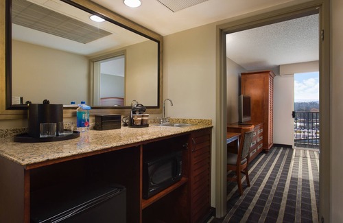 Burlingame Hotel | Embassy Suites by Hilton San Francisco Airport Waterfront