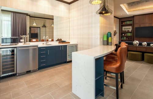 Pioneer Square Hotel | Embassy Suites by Hilton Seattle Downtown Pioneer Square