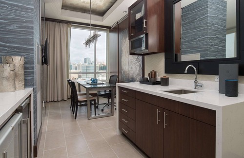 Pioneer Square Hotel | Embassy Suites by Hilton Seattle Downtown Pioneer Square