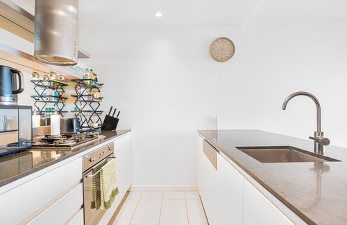 Abbotsford Apartamento | Embrace the Ultimate Urban Lifestyle 2B2B1C