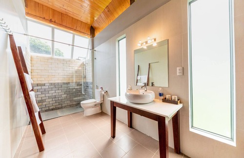Ong Lang Complejo | Emerald Garden Retreat