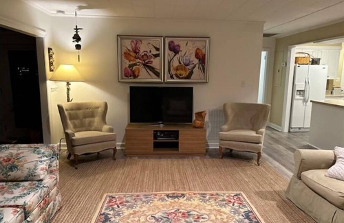 Newport Casa | Emerald Isle, Atlantic Beach, Beaufort. Cottage is waterfront on ICW.