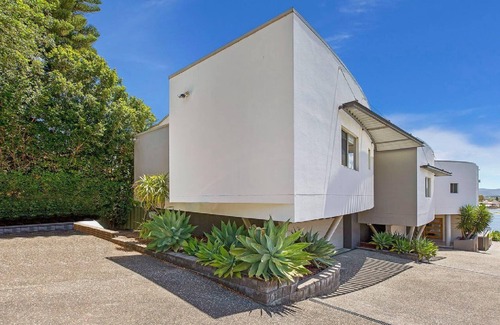 Daleys Point Casa | EMPIRE - A MAJESTIC HOME ON ABSOLUTE DEEP WATERFRONT