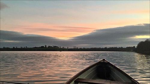 Emyvale Apartamento | Emy Lake Apartment - near Castle Leslie, Glaslough