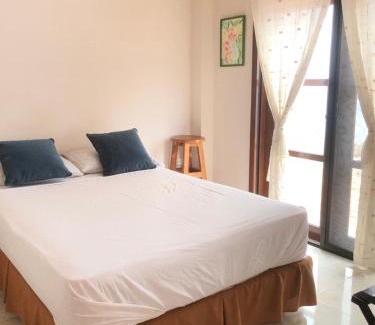 Manta Chalet De Esquí | Encantadora y Tranquila Casa de Playa Vista al Mar