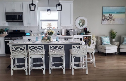 Mystic Island Casa | Enchanting Mystic Island Beach Home on picturesque lagoon near Jersey Shore.