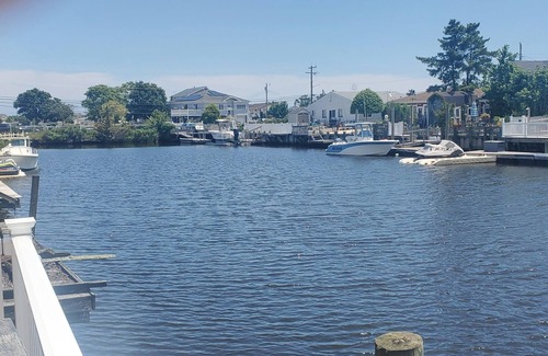 Mystic Island Casa | Enchanting Mystic Island Beach Home on picturesque lagoon near Jersey Shore.
