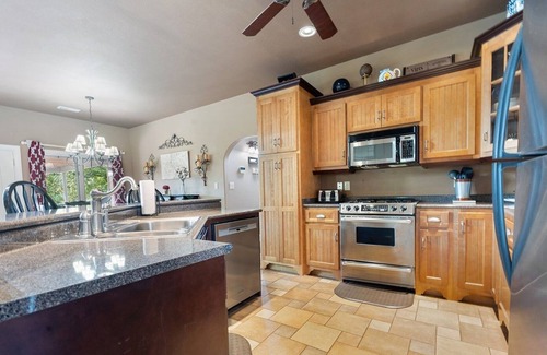 Gatlinburg - Pigeon Forge Chalet De Esquí | Enchanted Primrose 2 Bedroom Chalet by RedAwning