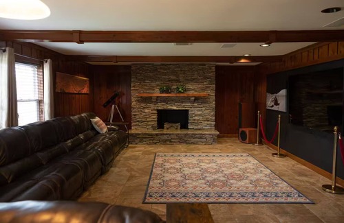 Newburgh Casa | Enchanting 4-bedroom house with AC in Newburgh