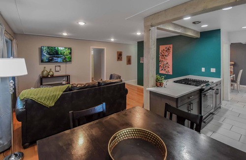 Southeast Casa | Enchanting Upper Unit with City Charm