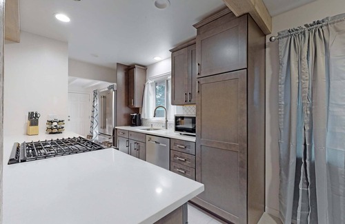 Southeast Casa | Enchanting Upper Unit with City Charm