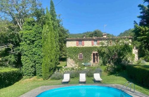 Pieve Santo Stefano Villa | Enchanting Villa in Pieve Santo Stefano with Private Pool