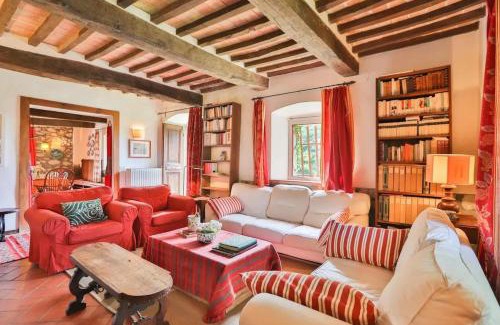 Pieve Santo Stefano Villa | Enchanting Villa in Pieve Santo Stefano with Private Pool