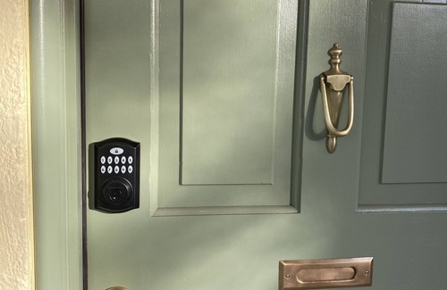 Greendale Casa | Enjoy a stay in Greendale, WI a National Historic Landmark!