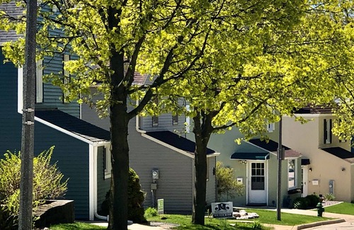 Greendale Casa | Enjoy a stay in Greendale, WI a National Historic Landmark!