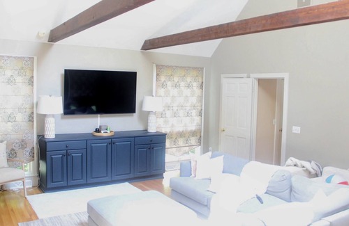 Weston Casa | Enjoy Fall in New England and relax in the quiet of this private country home