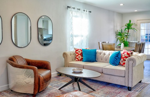 La Crescenta Casa | Enjoy La Crescenta Living. Work, Play, Swim.