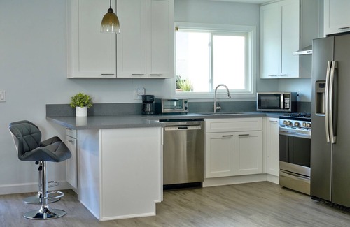 La Crescenta Casa | Enjoy La Crescenta Living. Work, Play, Swim.