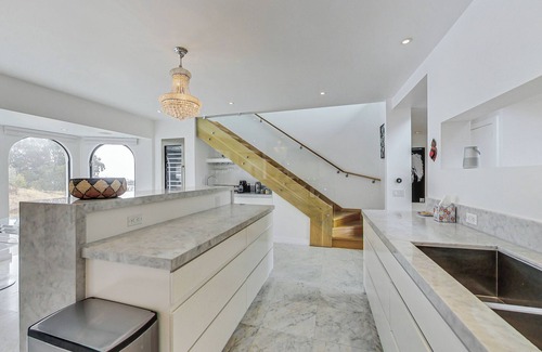 Eureka Valley Casa | Enjoy luxury-level living in San Francisco, in this spacious, comfortable house with modern appointments, free street parking and gorgeous views.