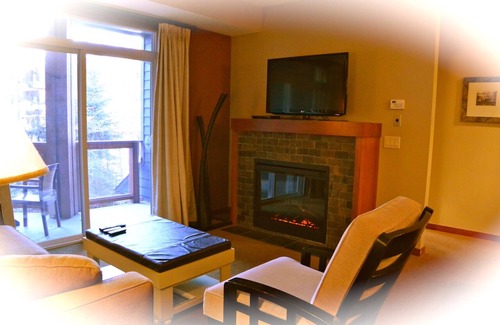 Canmore Cabina | Montañas absolutos - dos dormitorios y dos baños Hotel Condo
