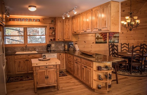 Pagosa Springs Cabina | Disfrute de la paz y la vida silvestre, impresionante casa de troncos con vistas a la montaña. Reserva para el invierno