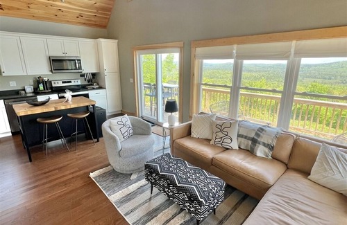 Sebago Casa | Enjoy sunrise views over Sebago Lake