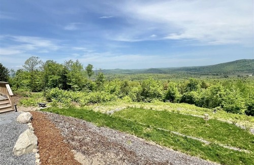 Sebago Casa | Enjoy sunrise views over Sebago Lake