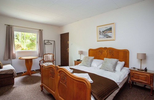 Niepolomice Hotel | Enjoy the silence and comfort of Under Oak site. Breakfast available on request