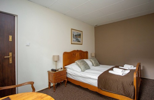 Niepolomice Hotel | Enjoy the silence and comfort of Under Oak site. Breakfast available on request
