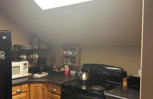 Island Park Casa | Enjoy the spacious vaulted ceilings with a full kitchen and open concept living!