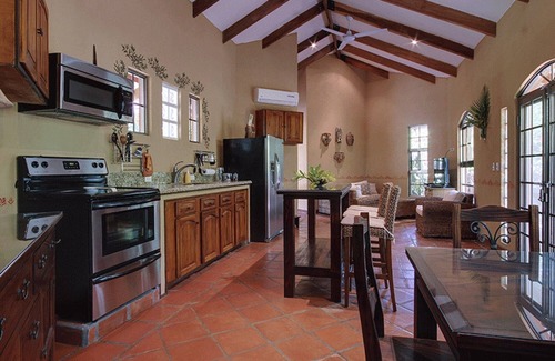 Tárcoles Casa | Disfrute de 1-7 casas en una finca privada cerrada