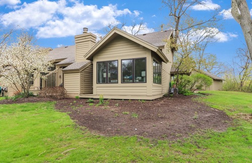 Fontana Condominio | Enjoy your escape at this luxury condo!